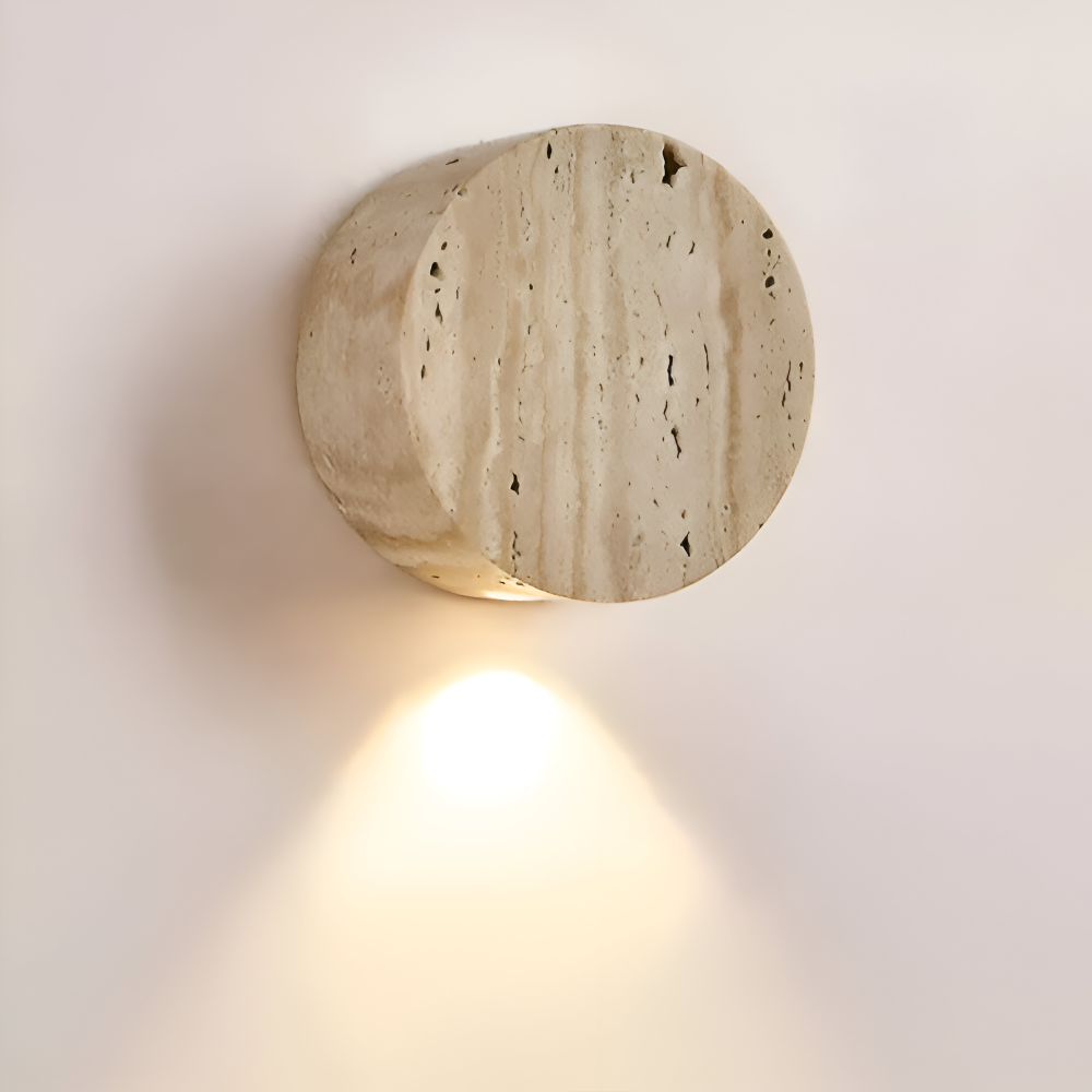 Rund væglampe i marmor – beige LED lampe i wabi sabi design