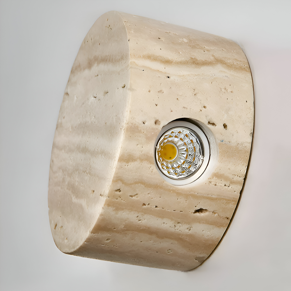 Rund væglampe i marmor – beige LED lampe i wabi sabi design