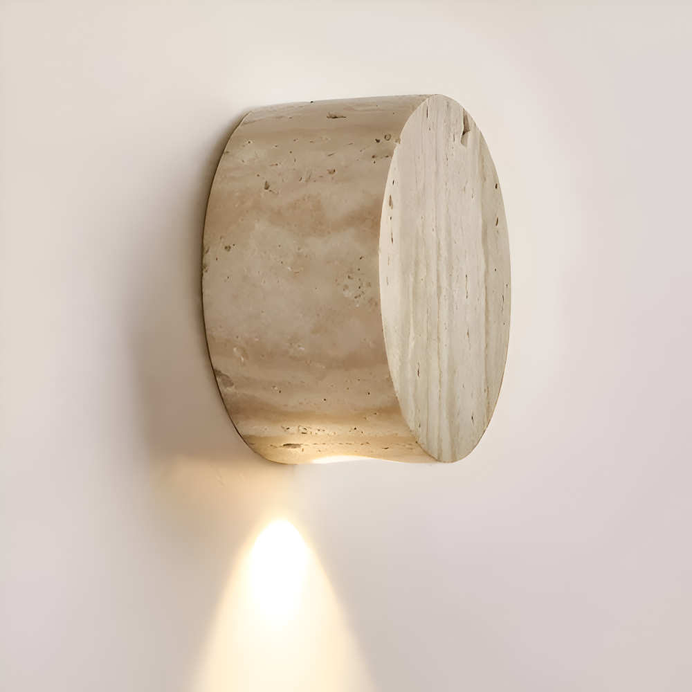 Rund væglampe i marmor – beige LED lampe i wabi sabi design