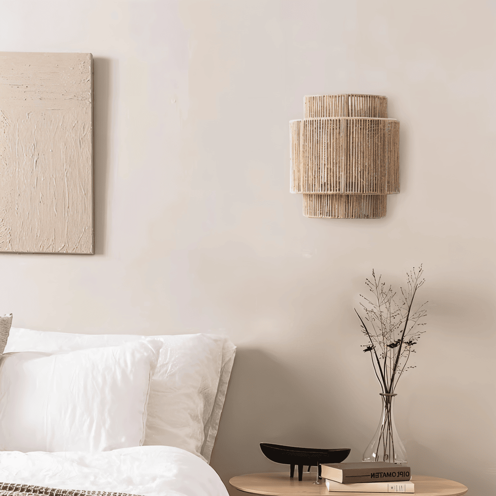 Væglampe i hamp og rattan – boho design med varm belysning