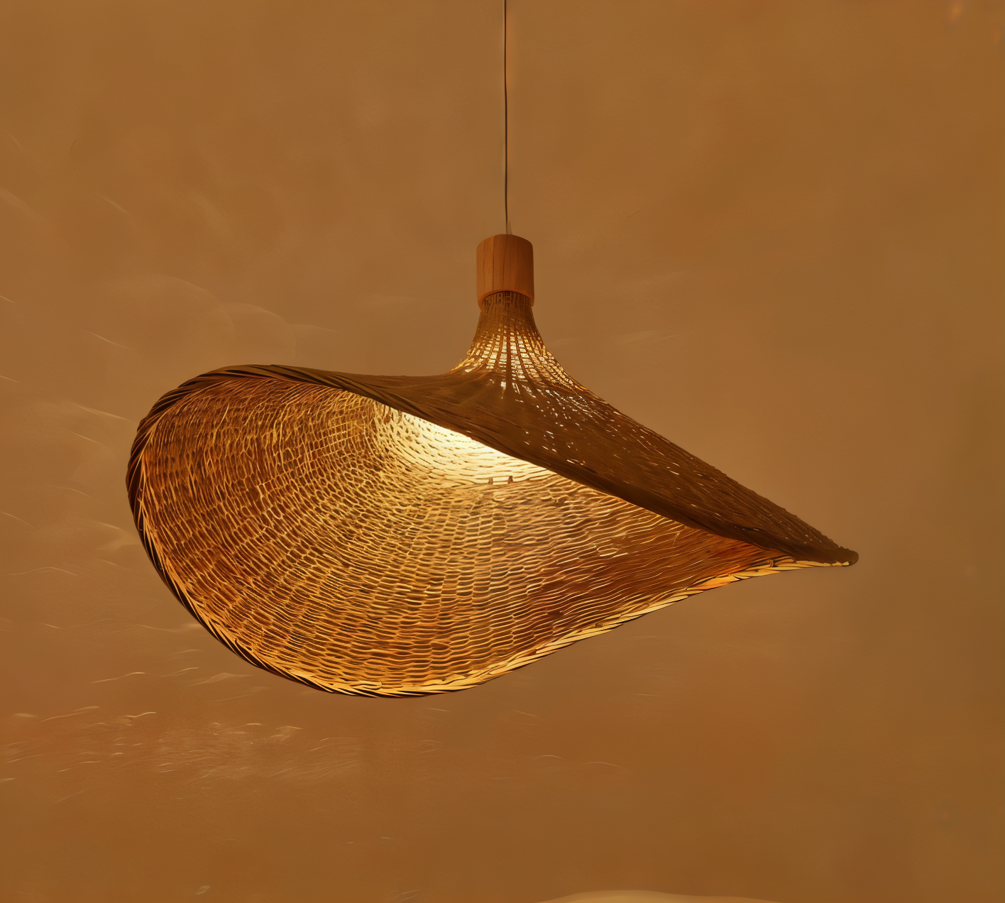 Pendellampe i bambus og rattan – håndlavet loftlampe i naturligt design