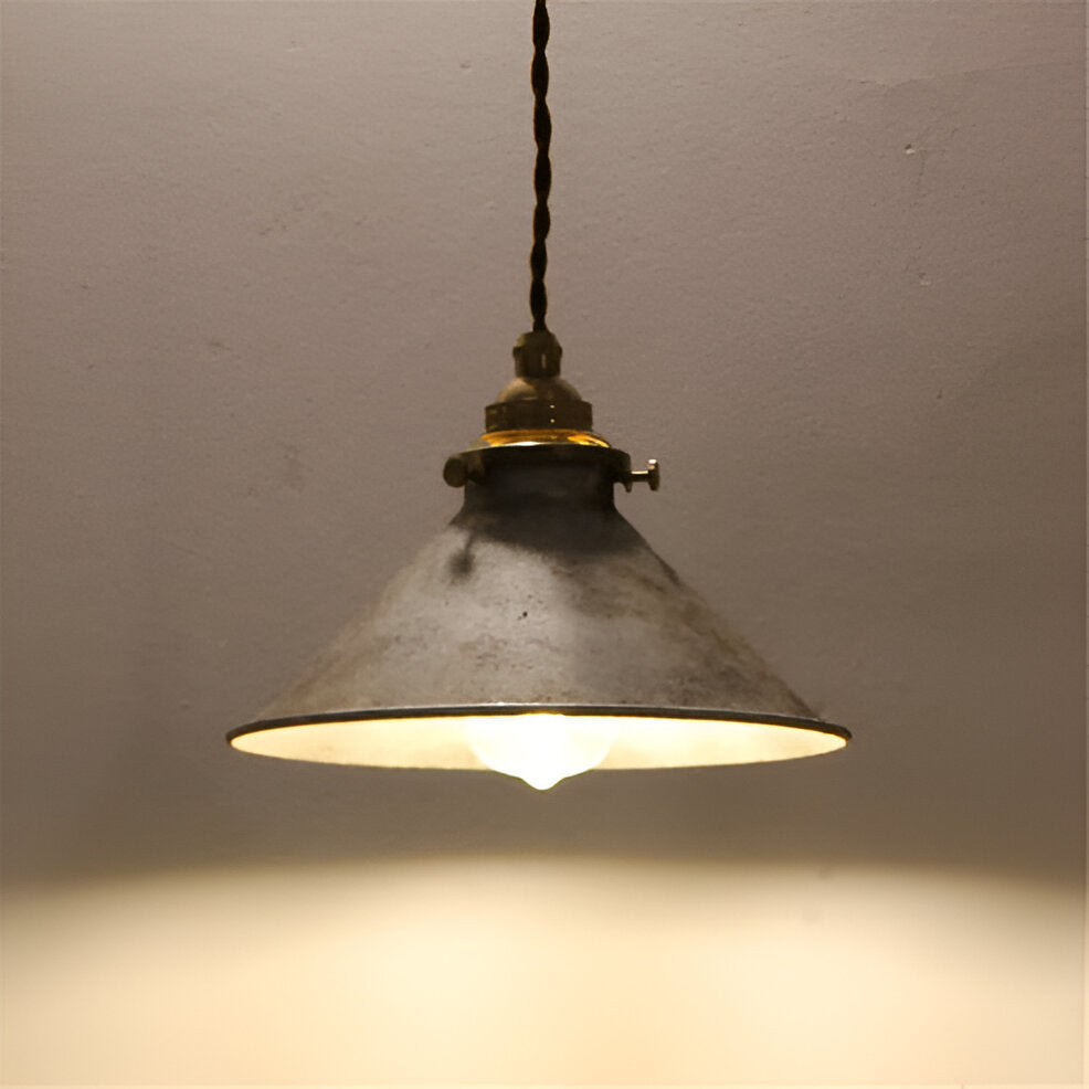 Industriel pendellampe i metal – konisk vintage loftlampe