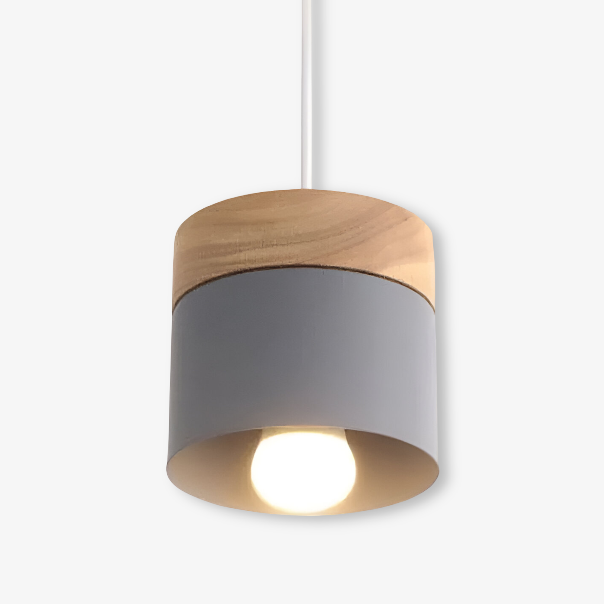 NordicaTube – Pendellampa i Metall och Trä med Modern Cylinderdesign