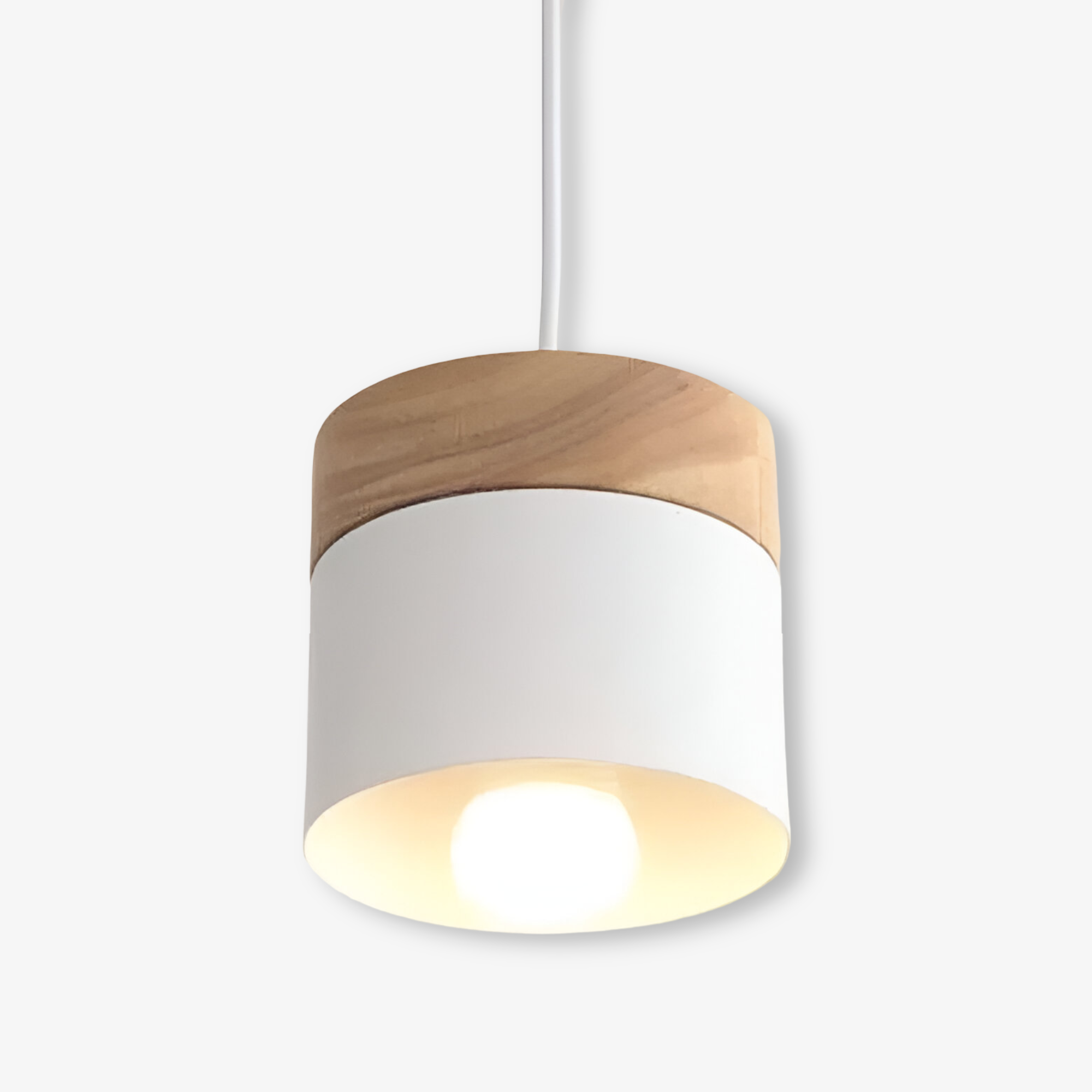 NordicaTube – Pendellampa i Metall och Trä med Modern Cylinderdesign