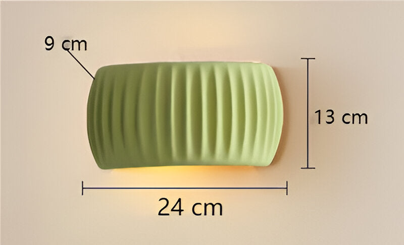 ColoraRib – Grøn Riflet Væglampe i Resin med Macaron Design & Nordisk LED