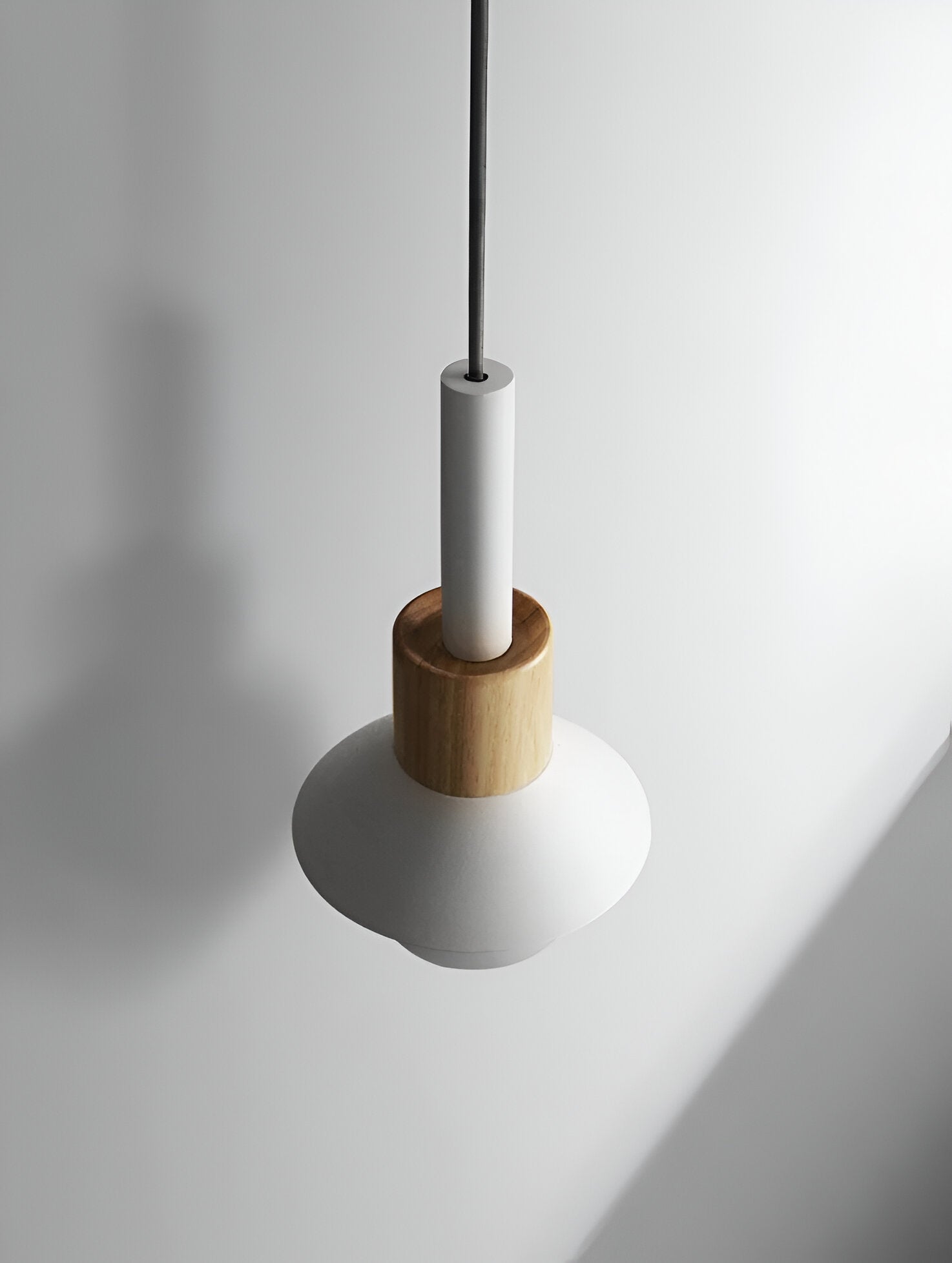 Farverig pendellampe i nordisk stil – macaron design med blødt lys