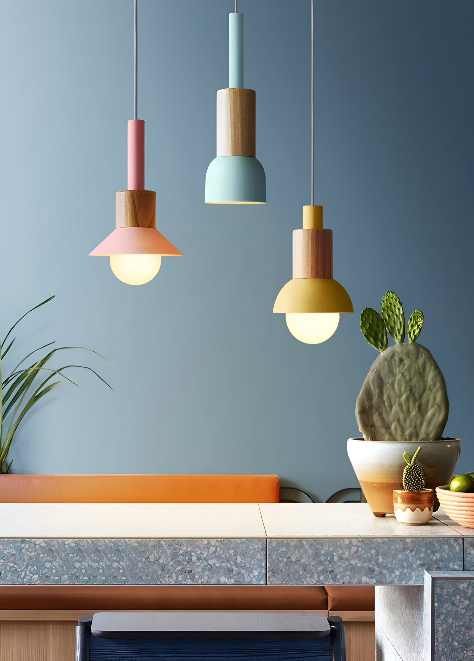 Farverig pendellampe i nordisk stil – macaron design med blødt lys
