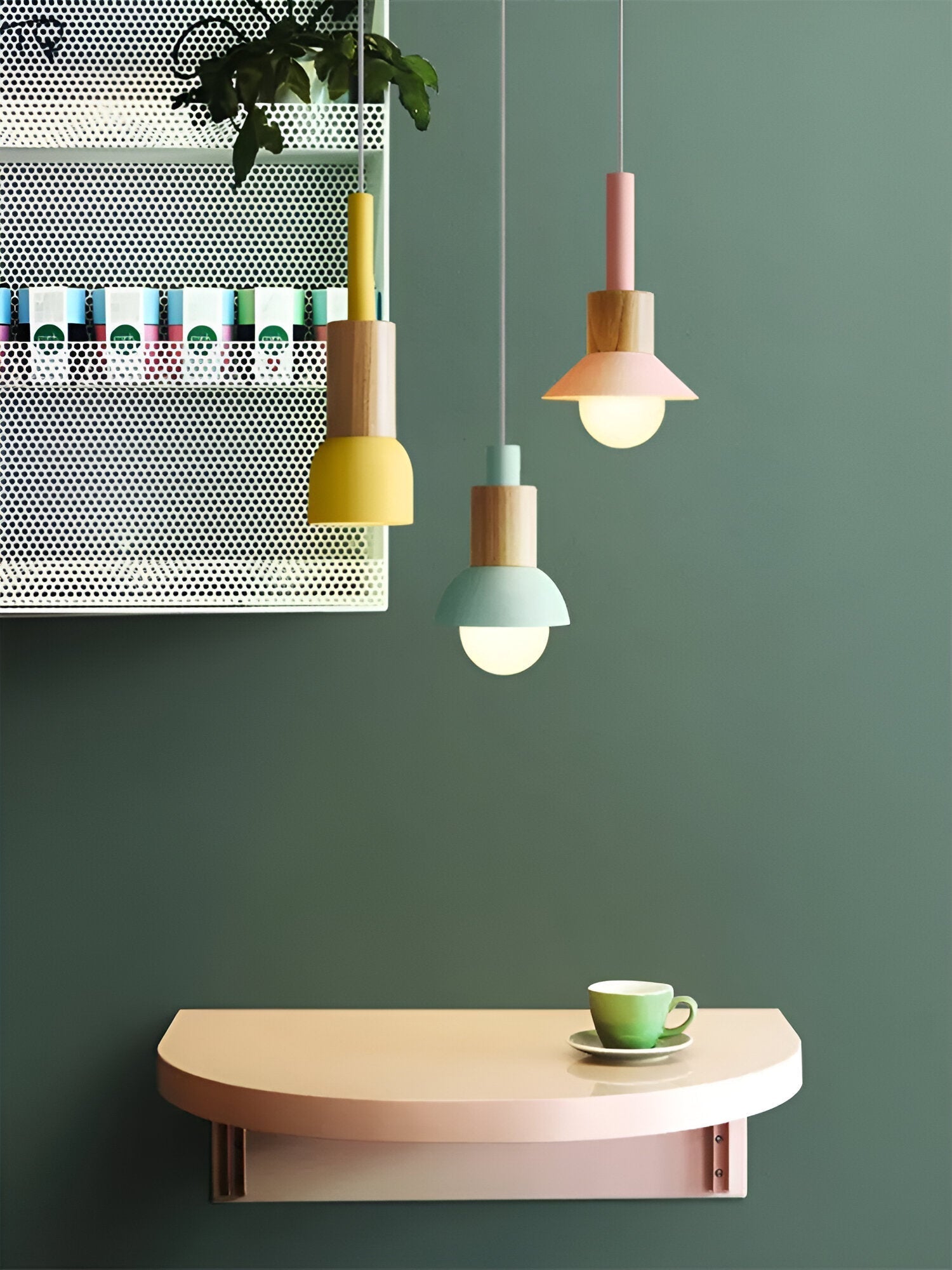 Farverig pendellampe i nordisk stil – macaron design med blødt lys