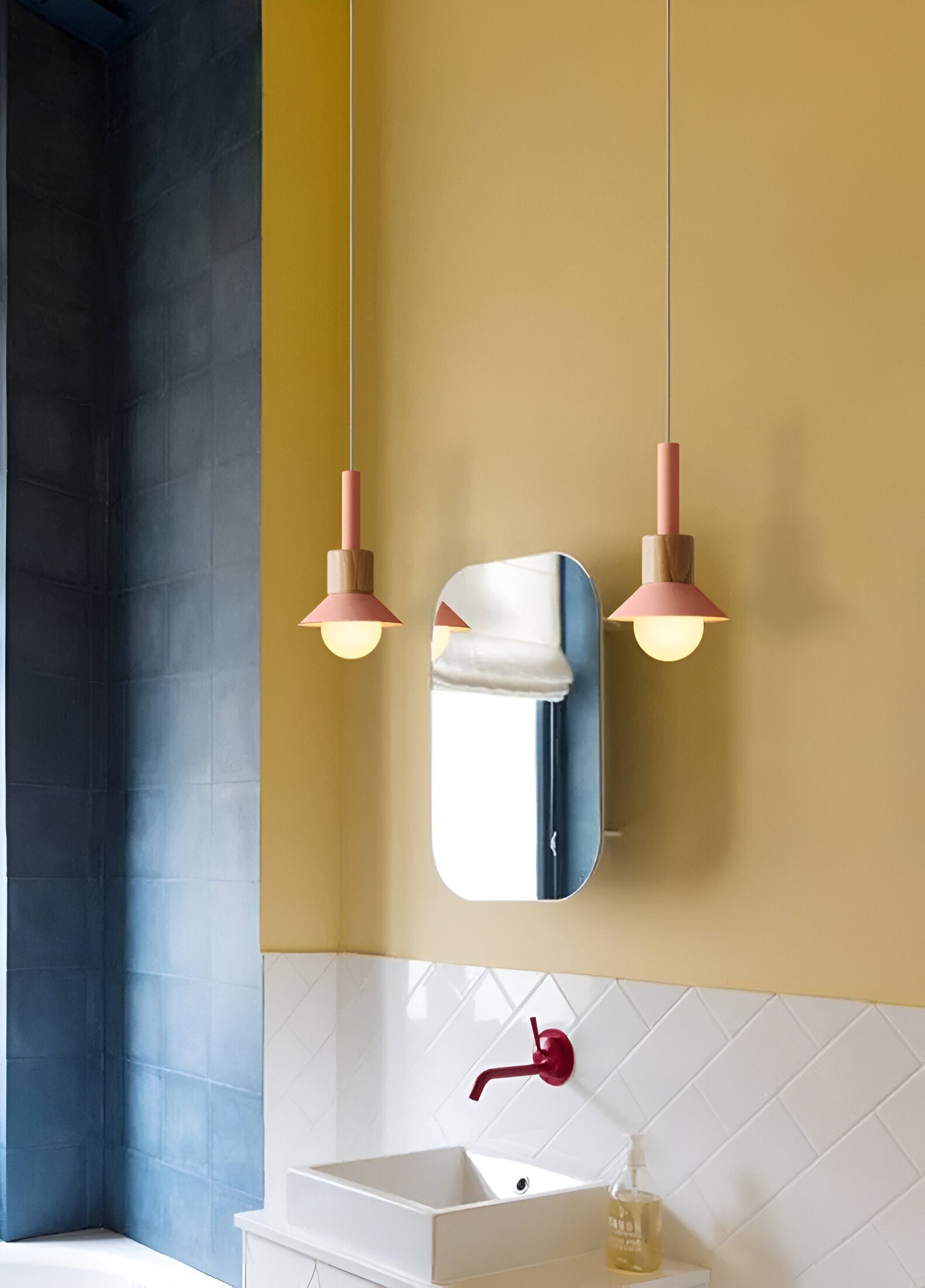 Farverig pendellampe i nordisk stil – macaron design med blødt lys