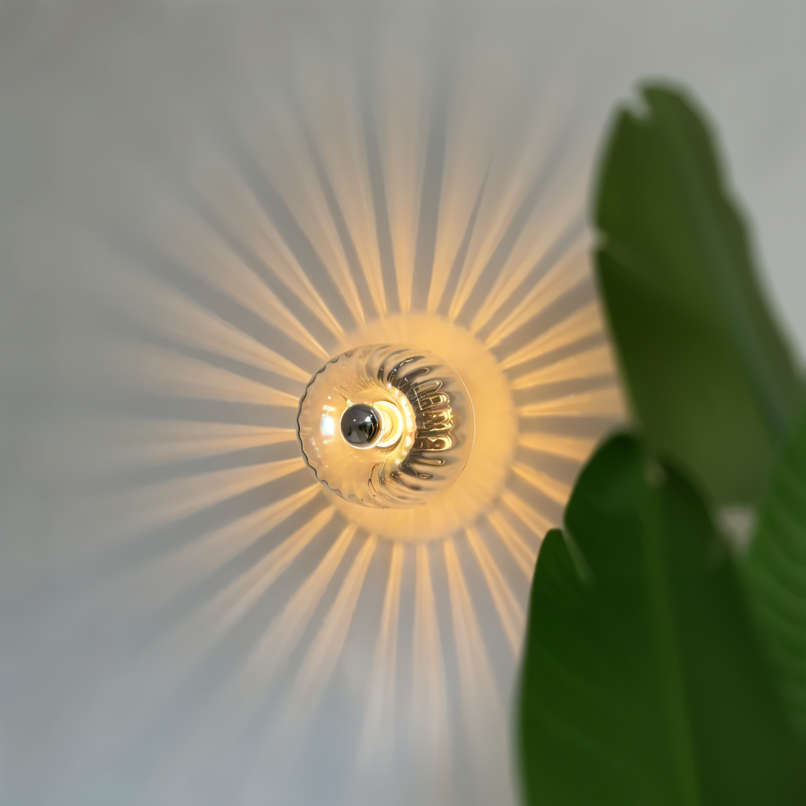 Væglampe i riflet glas – Bauhaus design med elegant lys