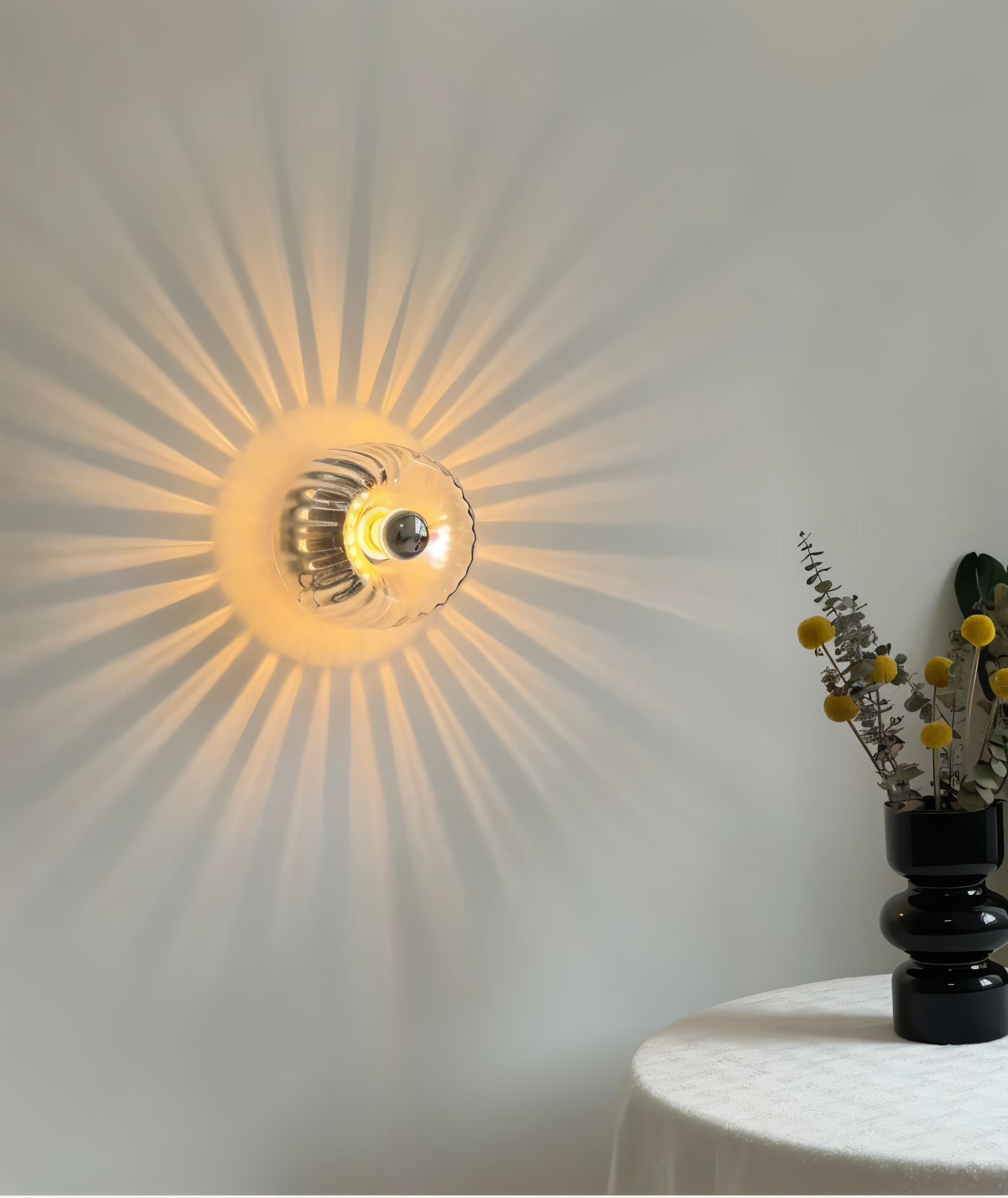 Væglampe i riflet glas – Bauhaus design med elegant lys