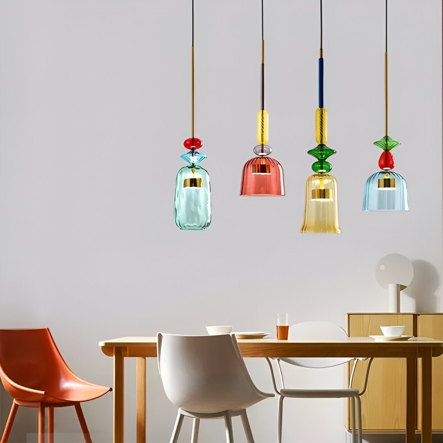 Farverig glas pendellampe – nordisk macaron design med dæmpbar LED