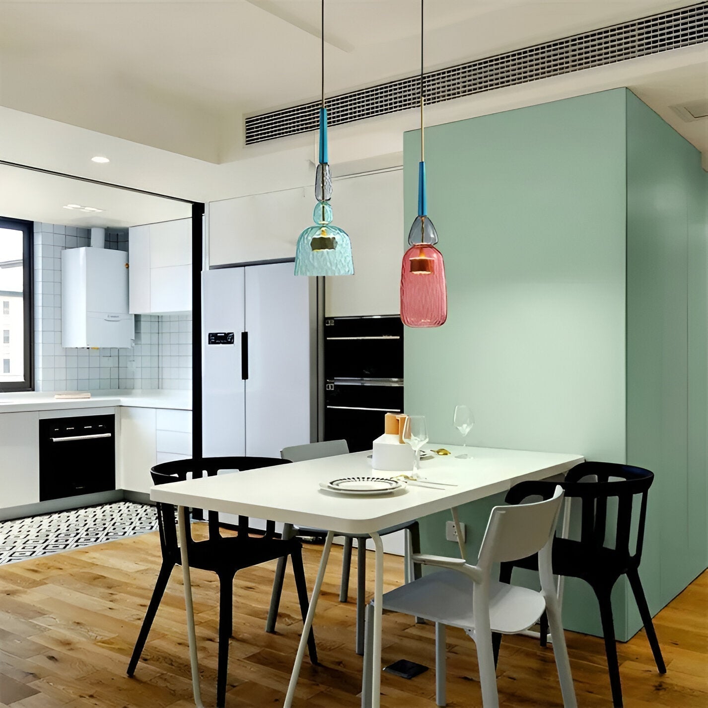 Farverig glas pendellampe – nordisk macaron design med dæmpbar LED