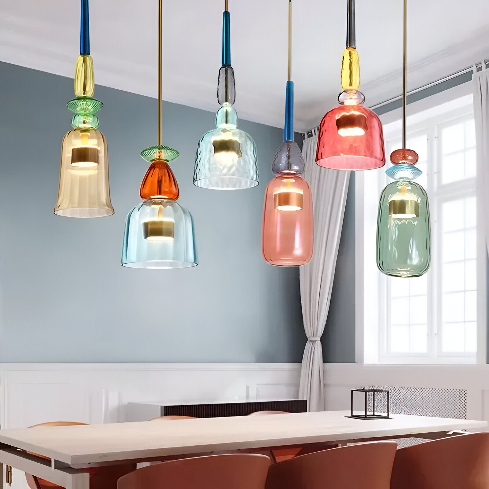 Farverig glas pendellampe – nordisk macaron design med dæmpbar LED