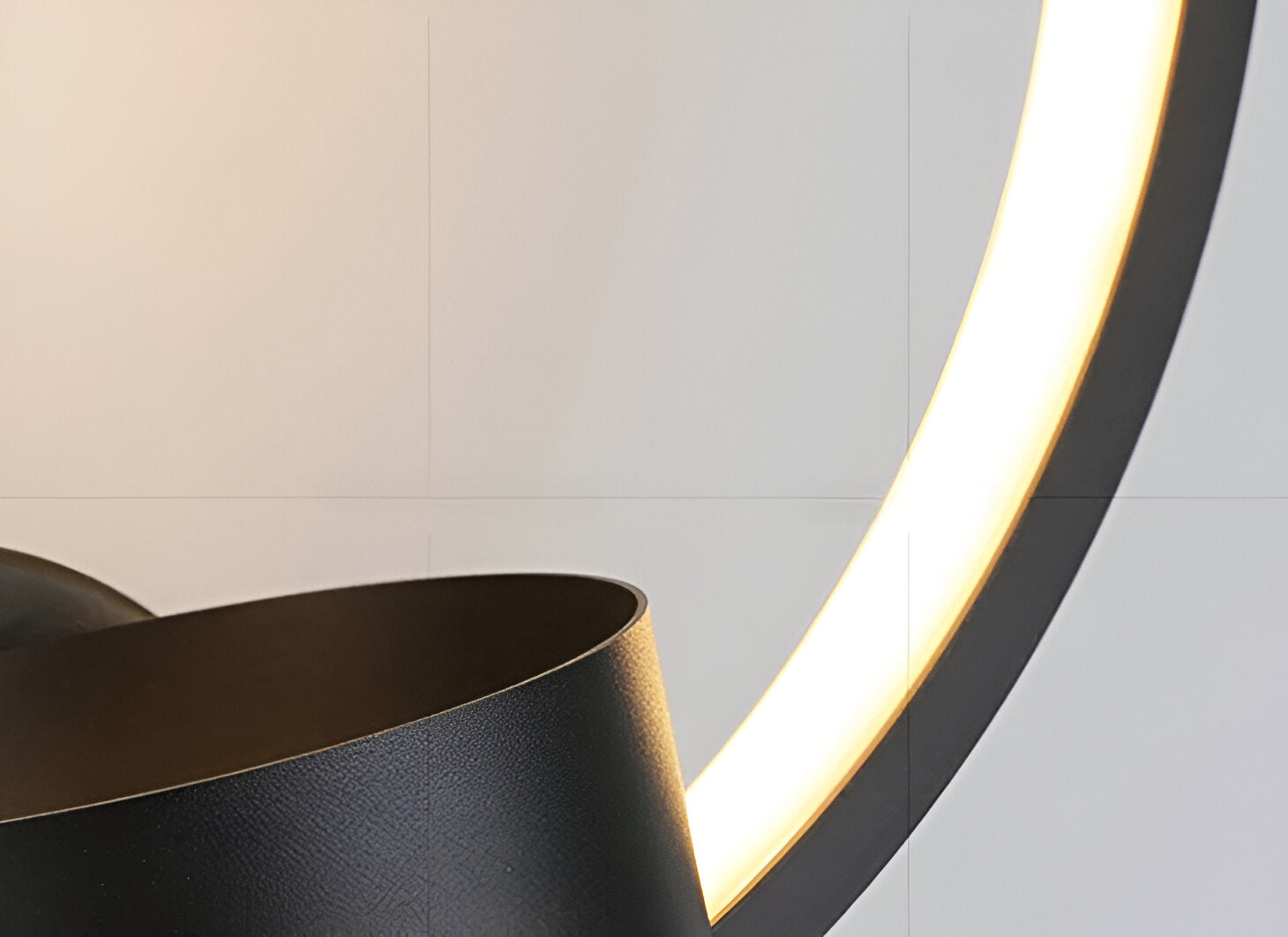LumiGrow – Minimalistisk LED Væglampe med Integreret Planteholder