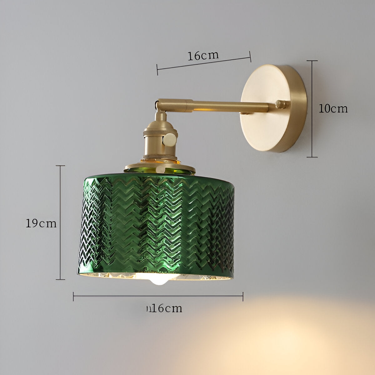 ZigLume – Nordisk Væglampe i Bølget Glas med Kobberbeslag