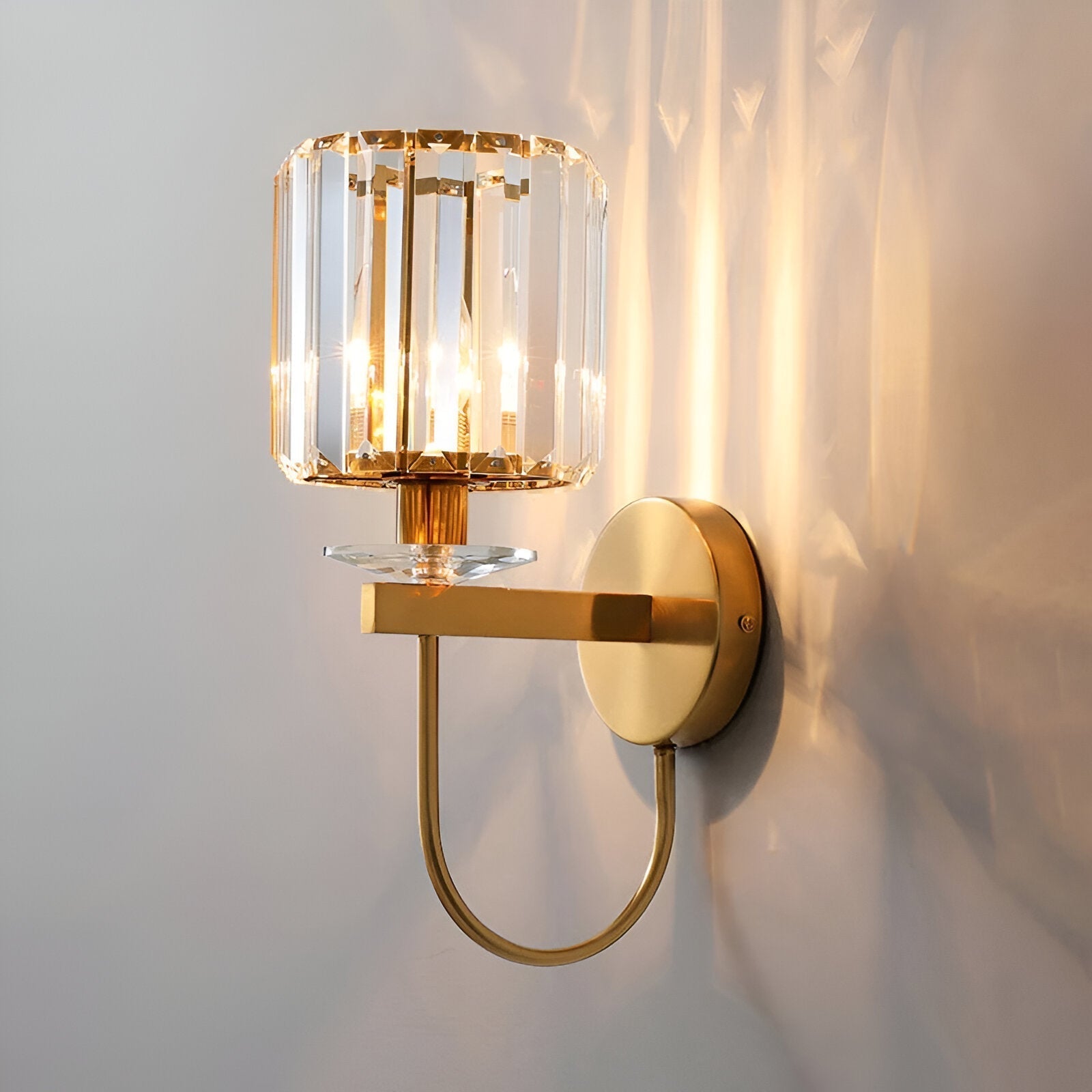 Væglampe i krystal – vintage design med cylindrisk LED lys