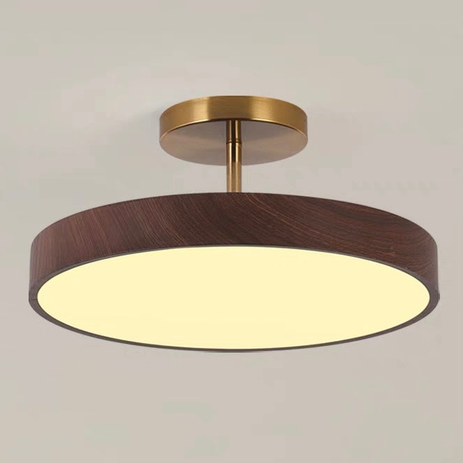 Fjell – Skandinavisk Loftlampe med Trælook & Guldfarvet Ramme
