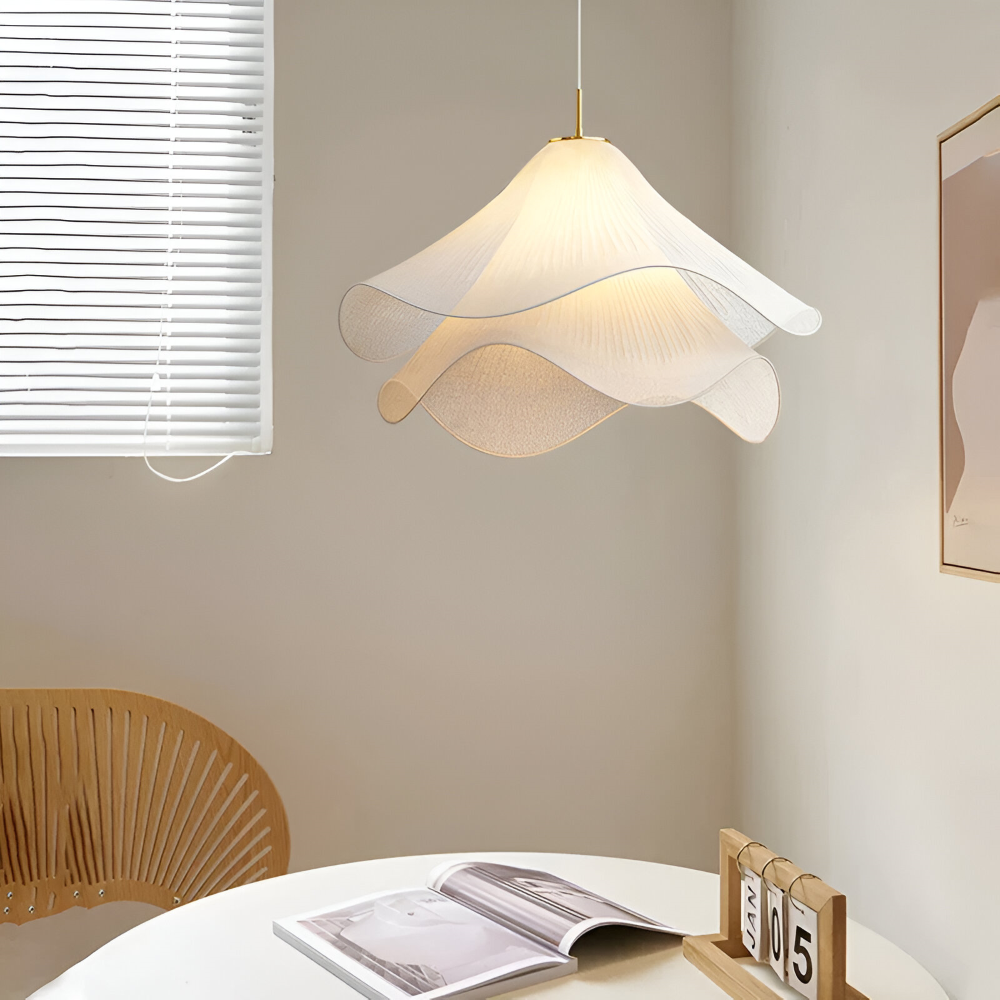 Japandi pendel lampe i blomsterformet stofdesign