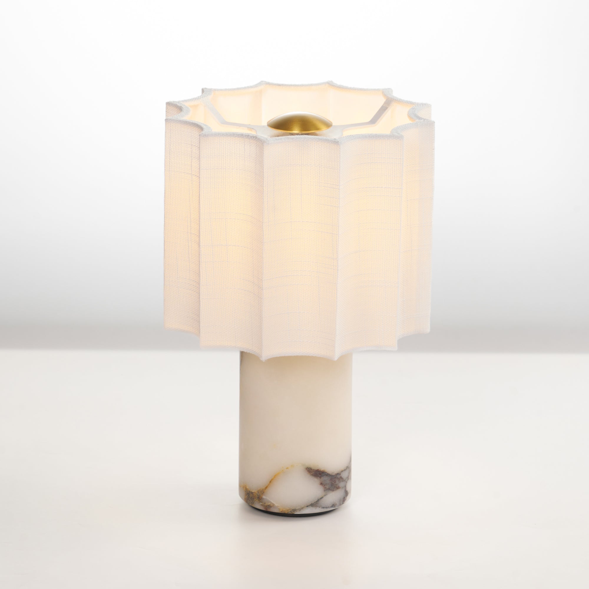 Bordlampe i marmor med LED – elegant lampe med varm belysning