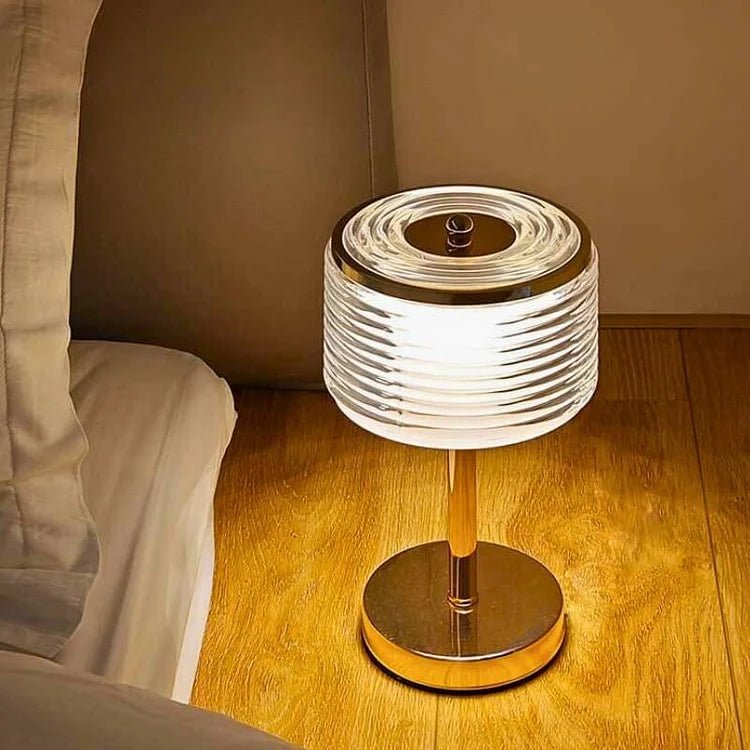 LED ring bordlampe i guld – elegant design med lagdelt skærm