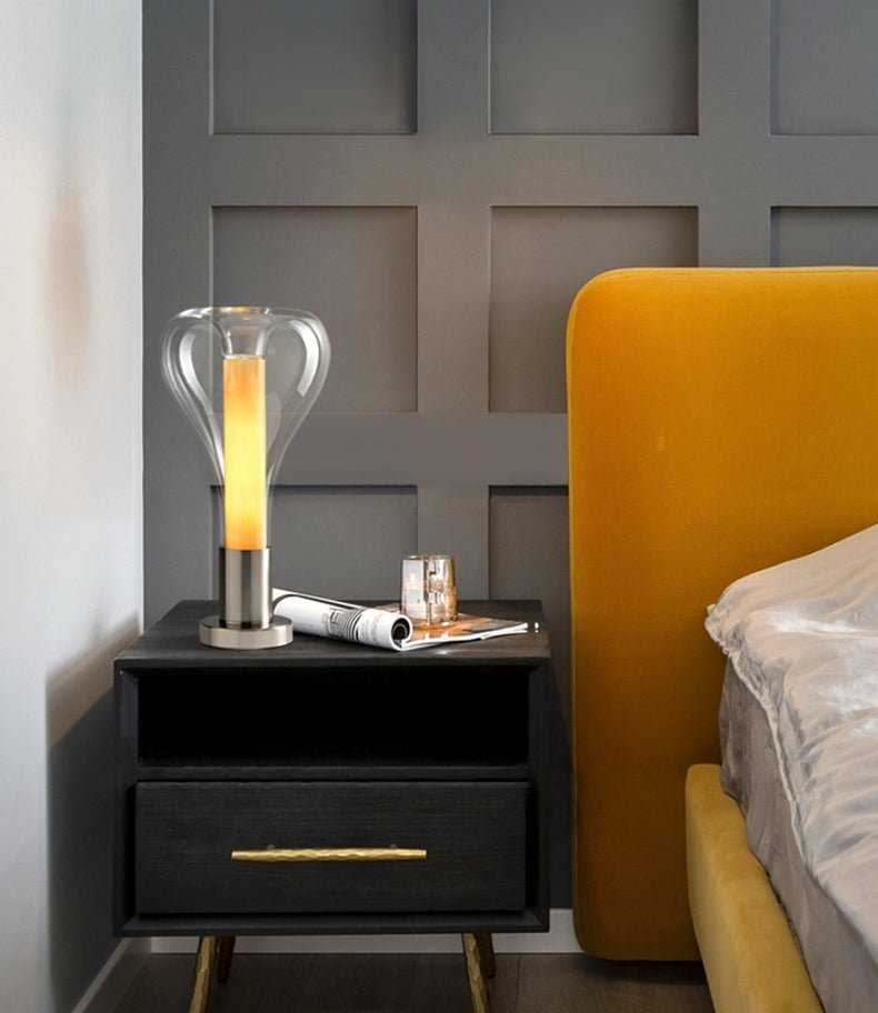 Stemningsfuld bordlampe med LED lys – kreativ glasdesign