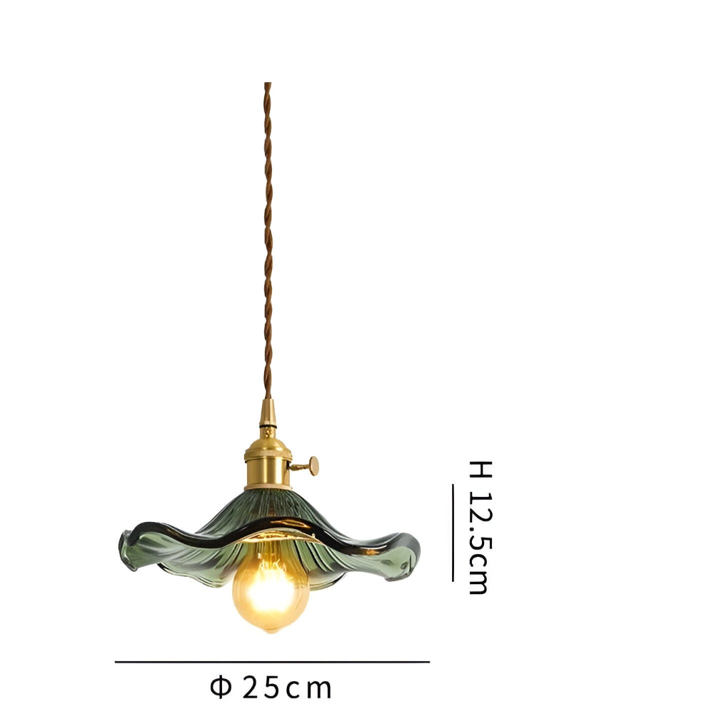 Pendellampe i farvet glas – loftlampe med kobberdetalje