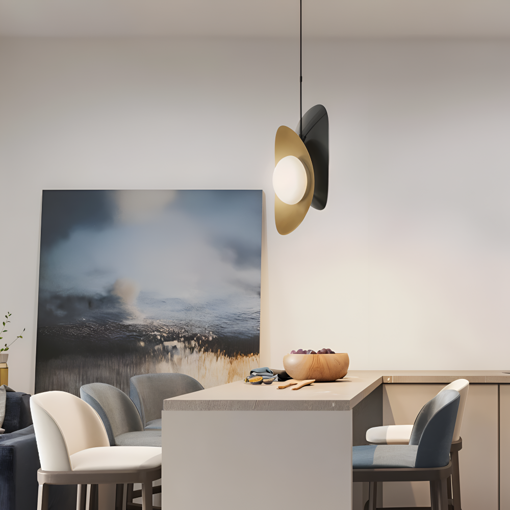 Pendellampe med perleglas og guldfinish
