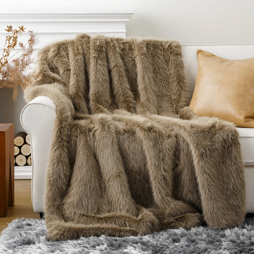 VelouraFur Luxe – Lyxig Konstpälsfilt med Elegant Velourfinish