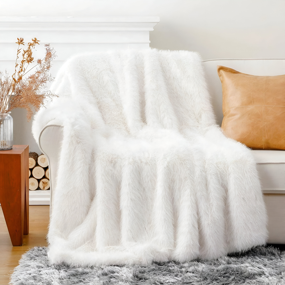 VelouraFur Luxe – Lyxig Konstpälsfilt med Elegant Velourfinish