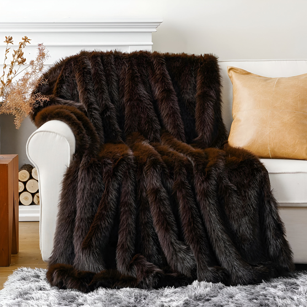 VelouraFur Luxe – Lyxig Konstpälsfilt med Elegant Velourfinish