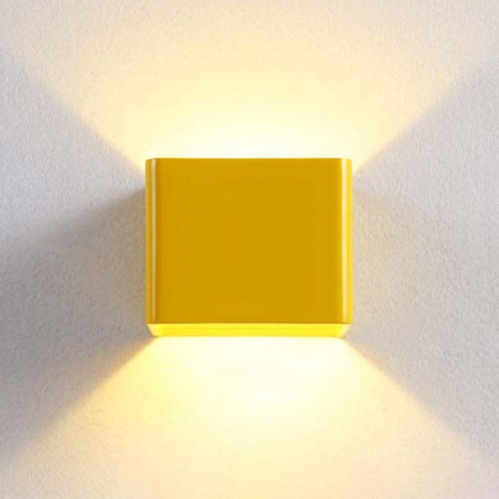 Cubo – Firkantet Væglampe i Moderne Design