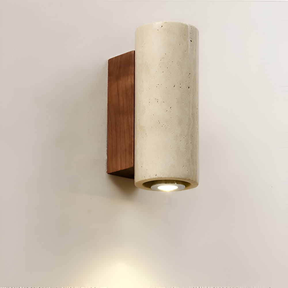 Væglampe i travertin og træ – minimalistisk design med LED lys