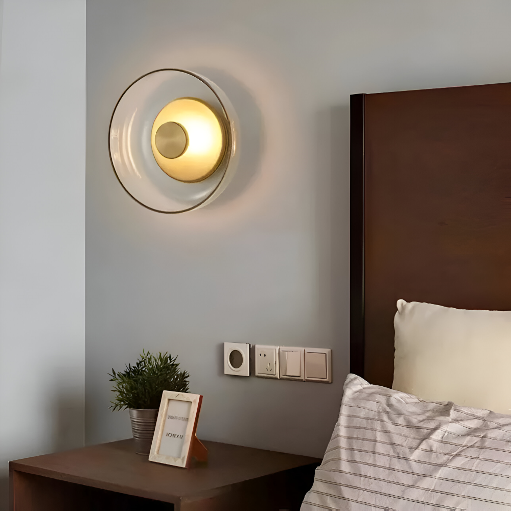 Rund LED væglampe i glas og aluminium – skandinavisk minimalistisk design