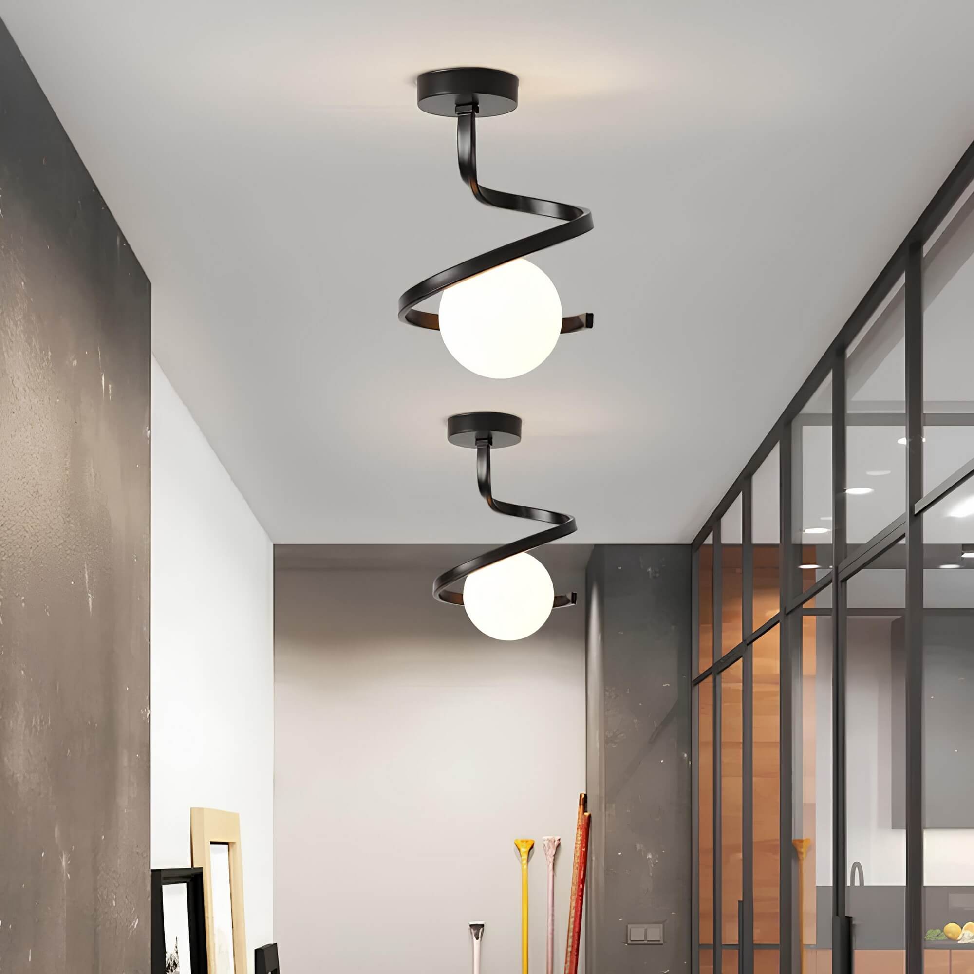 Skulpturel loftslampe med G9-glaskuppel