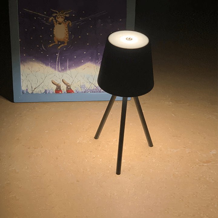 Genopladelig bordlampe på stativ med touchdæmper