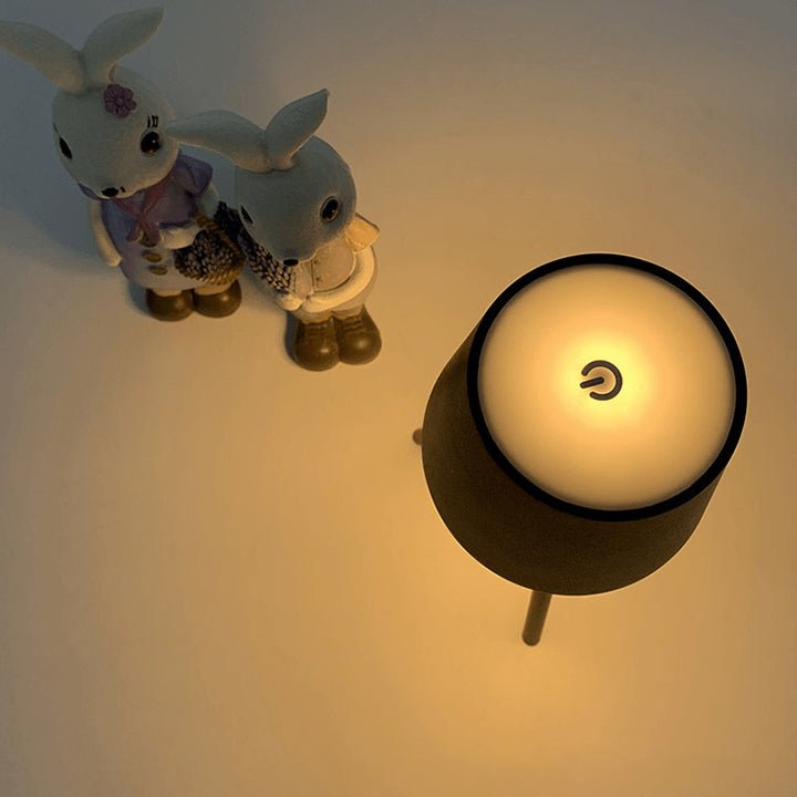 Genopladelig bordlampe på stativ med touchdæmper