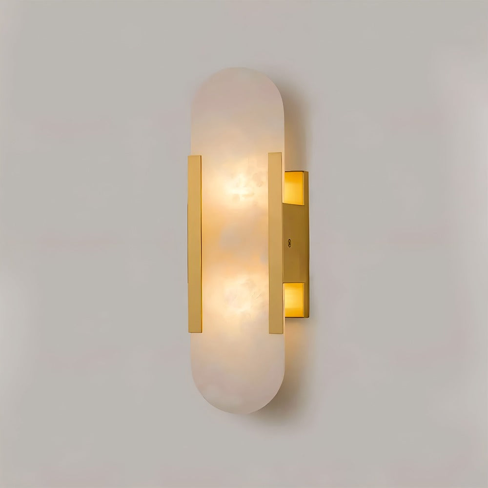 Væglampe i alabaster med metalfinish – moderne og elegant design