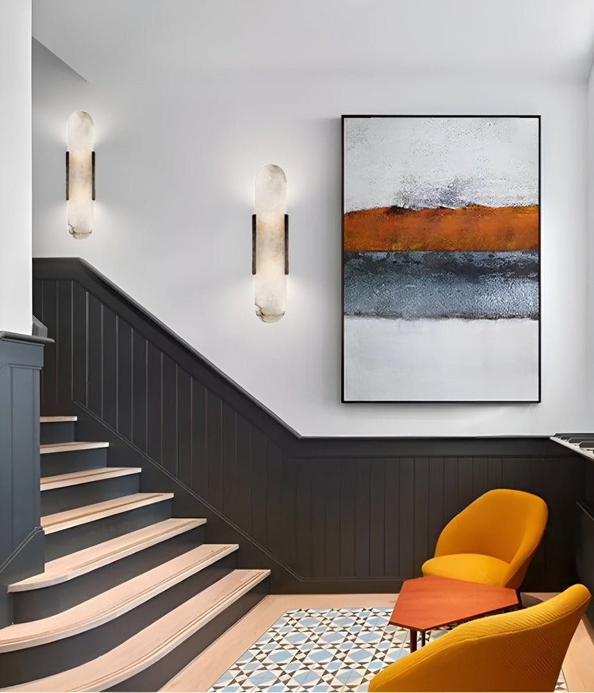 Væglampe i alabaster med metalfinish – moderne og elegant design
