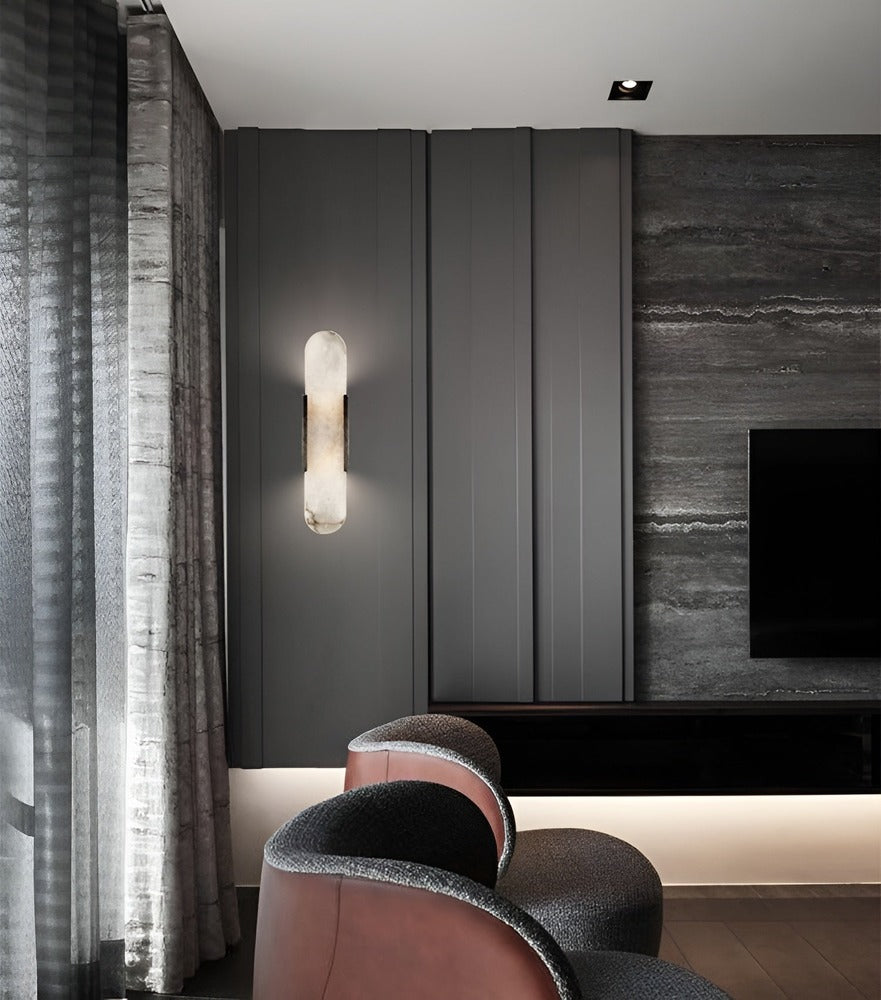 Væglampe i alabaster med metalfinish – moderne og elegant design