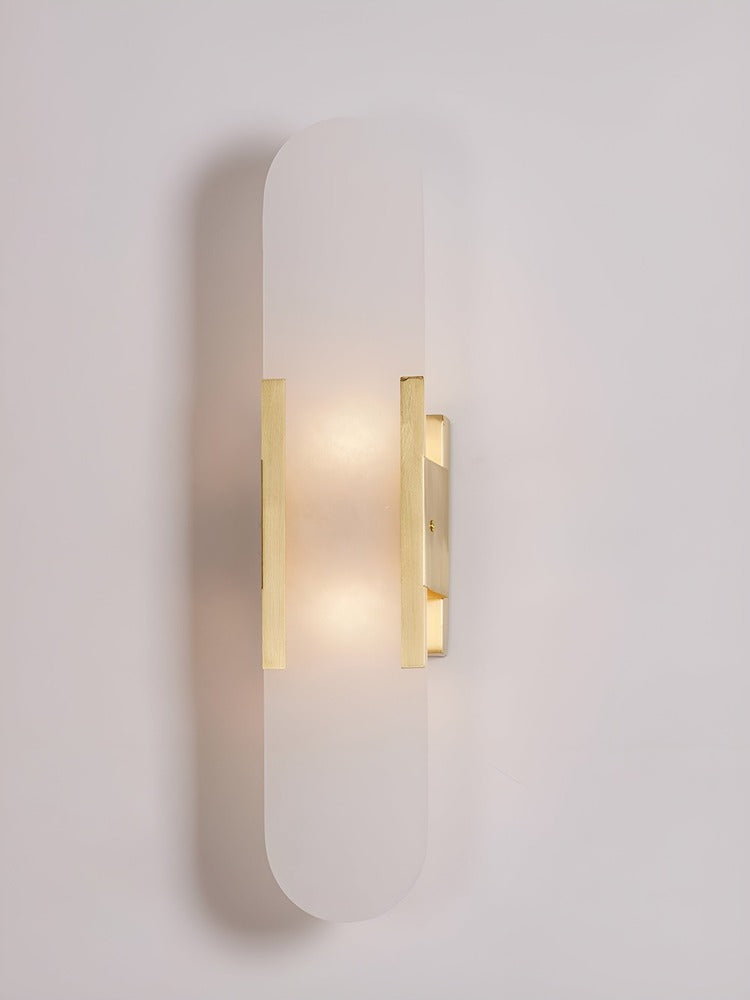 Væglampe i alabaster med metalfinish – moderne og elegant design