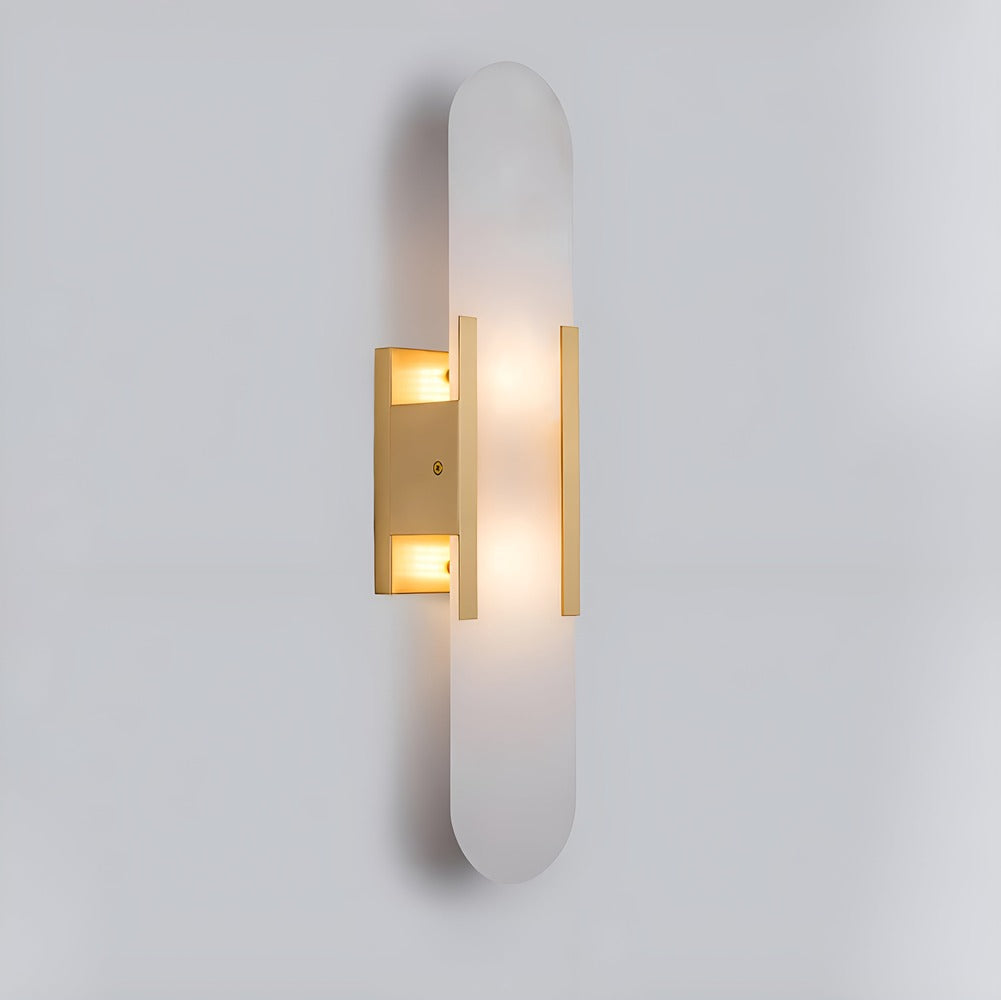 Væglampe i alabaster med metalfinish – moderne og elegant design