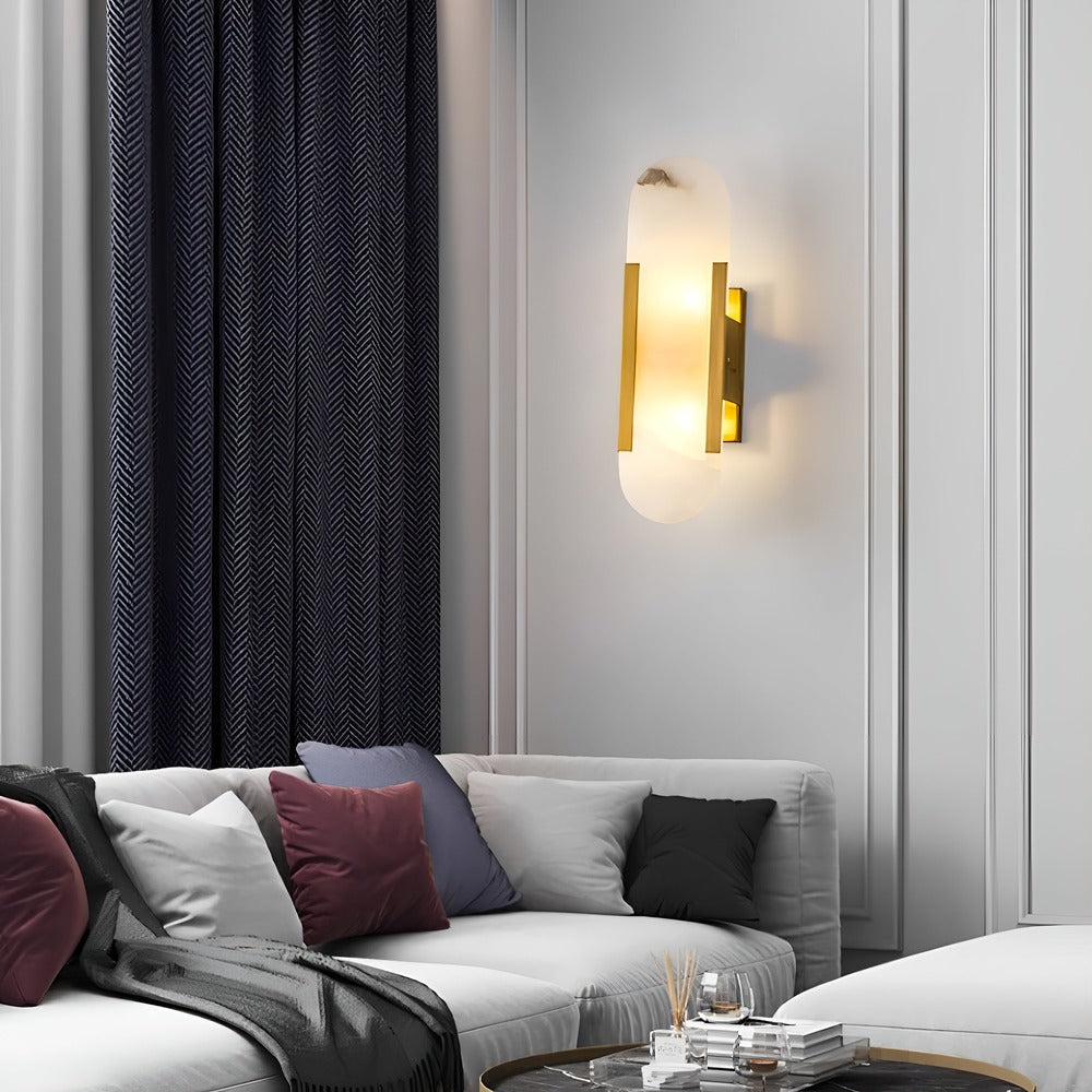 Væglampe i alabaster med metalfinish – moderne og elegant design
