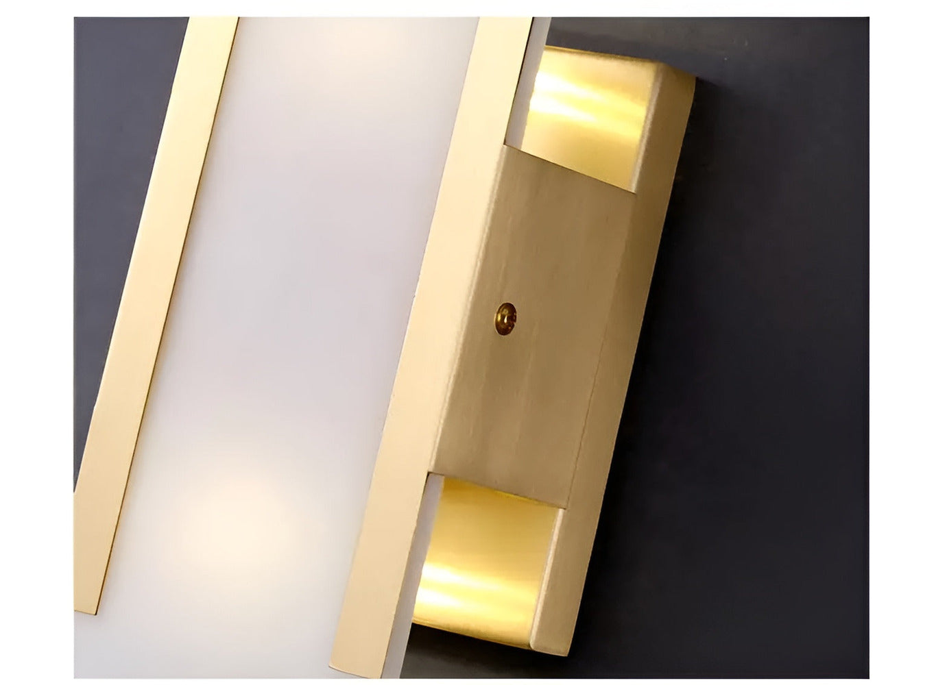 Væglampe i alabaster med metalfinish – moderne og elegant design