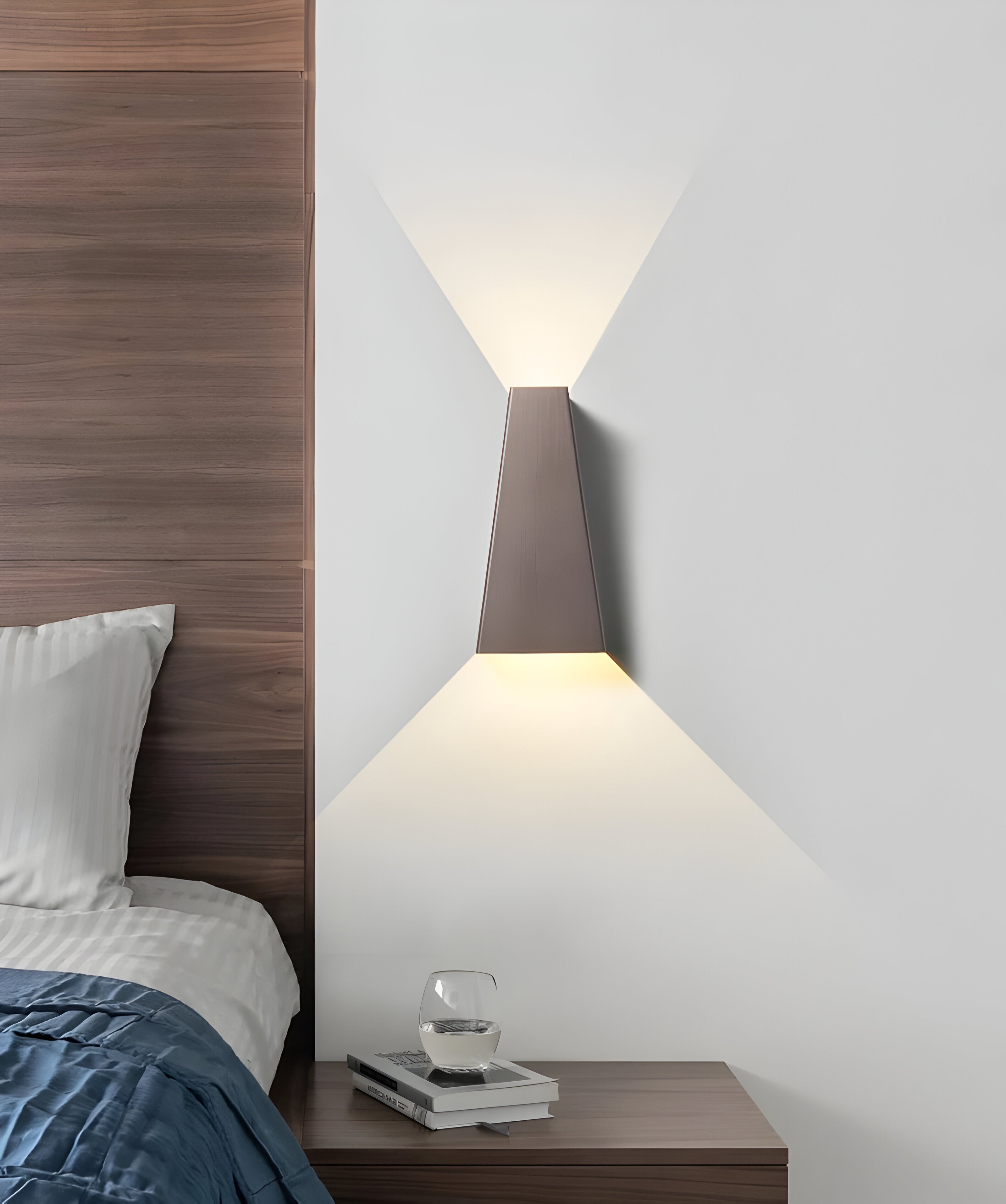 Lumetra Væglampe – Trapezformet LED Væglampe i Aluminium med Op & Ned Lys