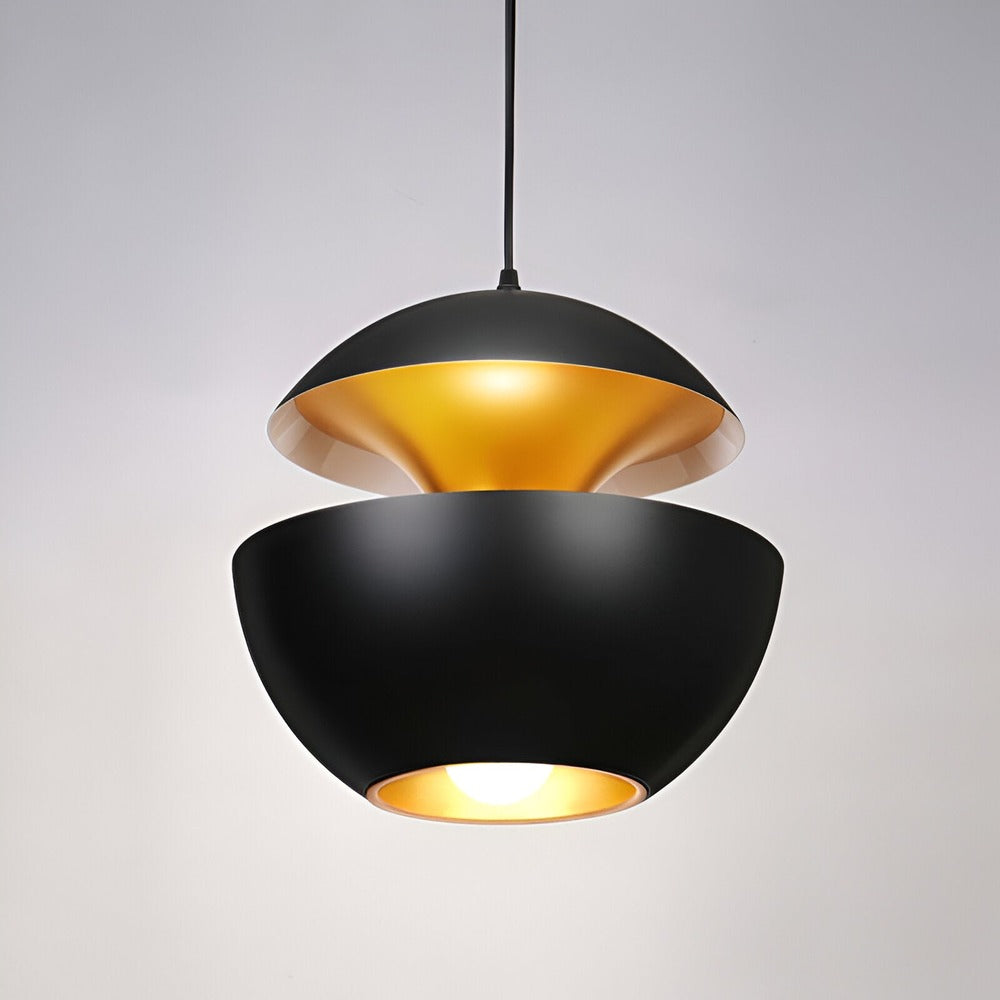 Pendellampe i sort og hvid metal – moderne loftlampe i kunstnerisk design
