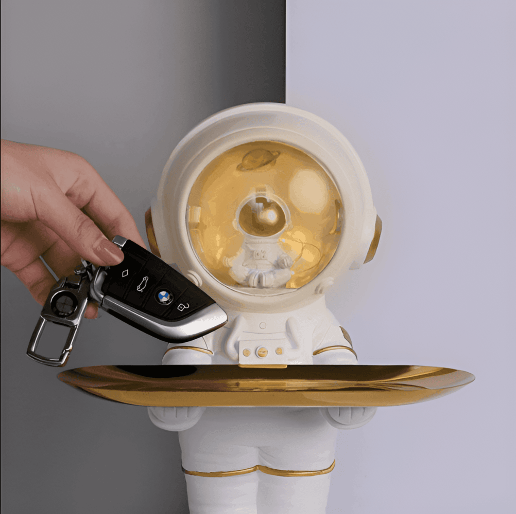 Opbevaringsbakke med astronaut design – dekorativ og praktisk løsning