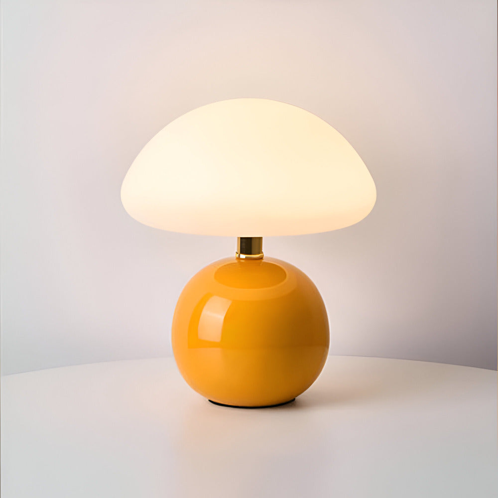 Mushora – Bauhaus-inspireret Bordlampe i Svampeform med 3 LED-farver