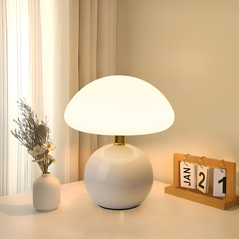 Mushora – Bauhaus-inspireret Bordlampe i Svampeform med 3 LED-farver
