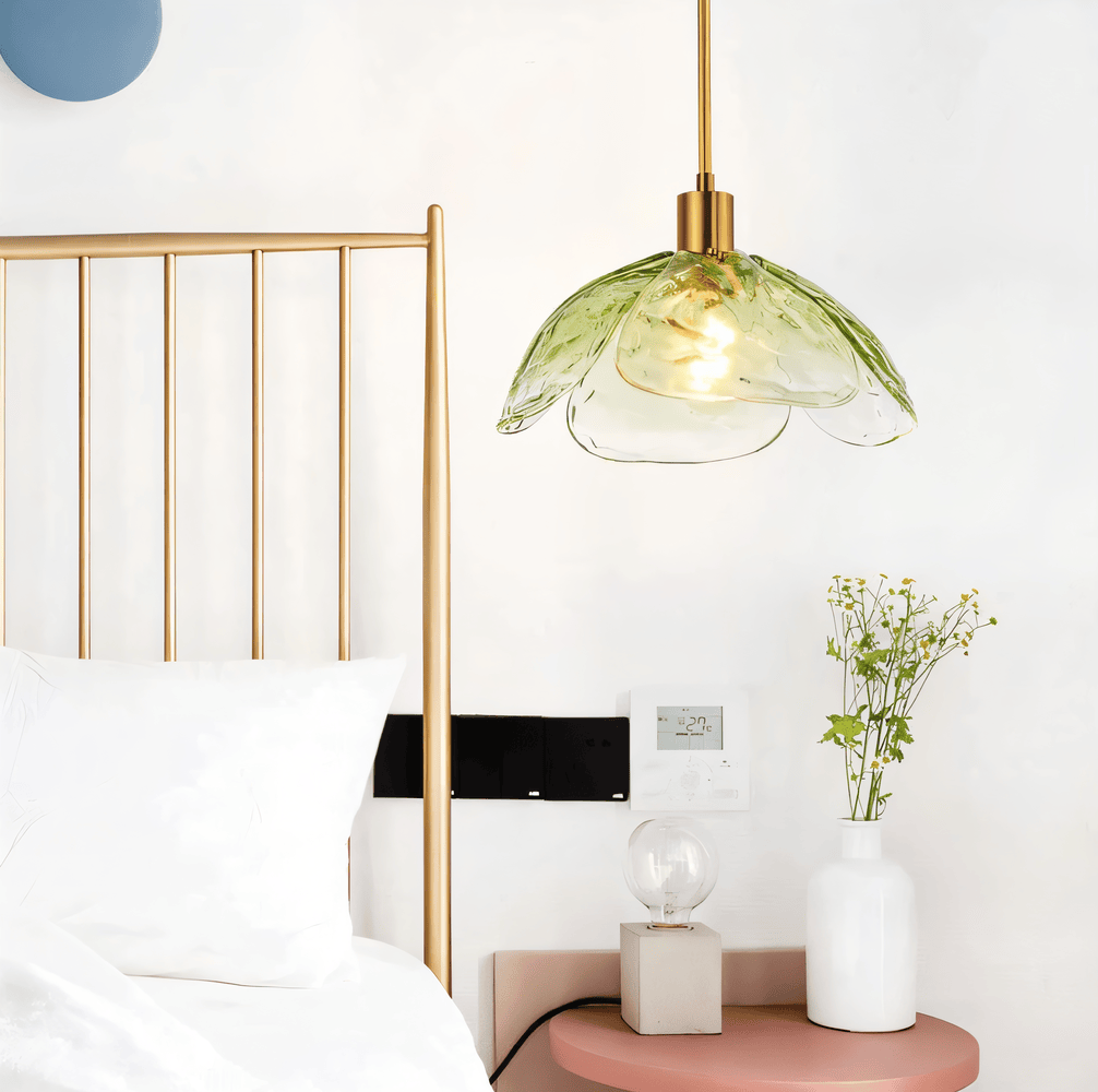Pendellampe i farvet glas – blomsterdesign med LED lys